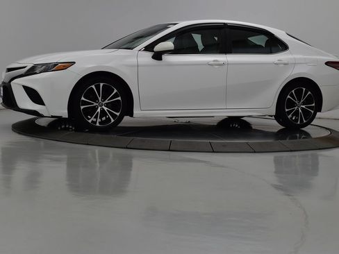Used 2018 Toyota Camry SE FWD image 16