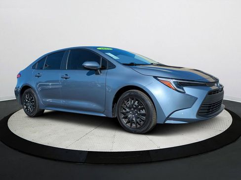 Used 2025 Toyota Corolla LE image 28