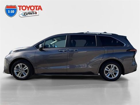 Certified 2023 Toyota Sienna Limited image 2
