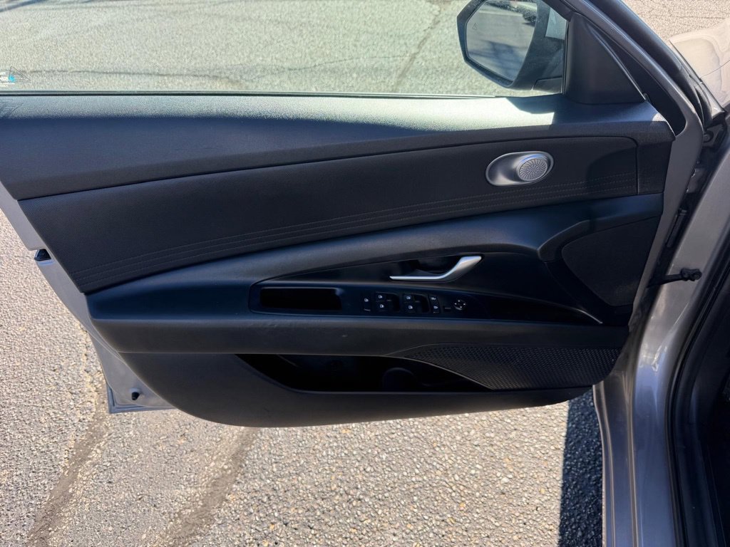 Used 2023 Hyundai Elantra SEL FWD image 13