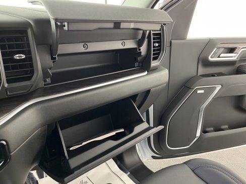 Used 2026 Chevrolet Silverado 2500 LTZ w/ LTZ Premium Package image 32