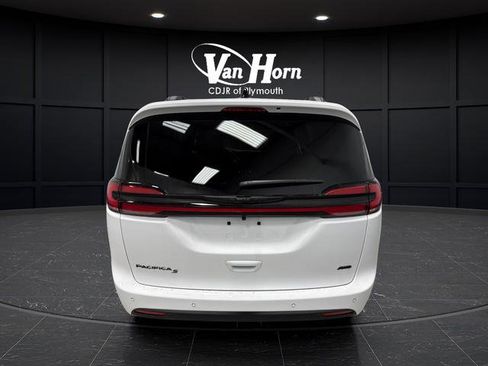 New 2026 Chrysler Pacifica Select image 12