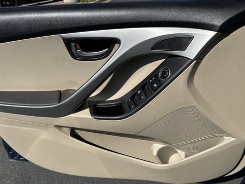 Used 2014 Hyundai Elantra SE FWD image 8