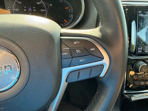Used 2019 Jeep Grand Cherokee Altitude AWD/4WD image 14