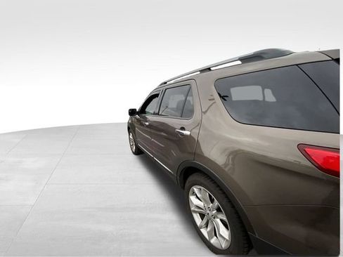 Used 2015 Ford Explorer XLT w/ Equipment Group 202B image 6