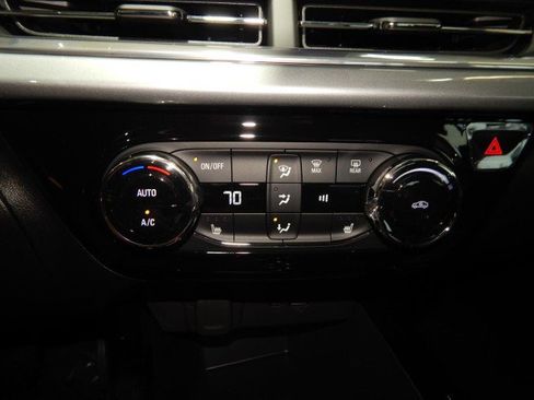 Used 2025 Chevrolet Trax LT w/ Driver Confidence Package image 24