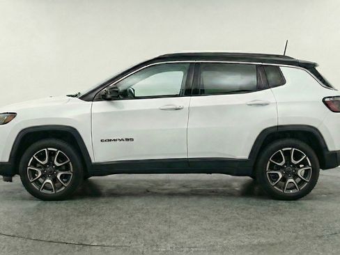 Used 2025 Jeep Compass Trailhawk AWD/4WD image 5