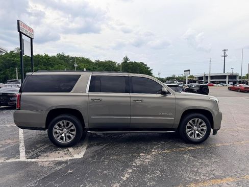 Used 2019 GMC Yukon XL SLT w/ Premium Edition RWD image 8