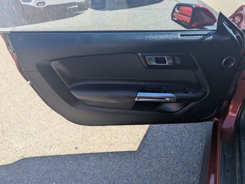 Used 2018 Ford Mustang Coupe RWD image 8