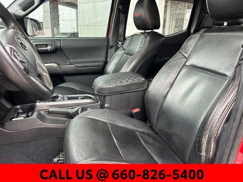 Used 2016 Toyota Tacoma TRD Sport AWD/4WD image 13