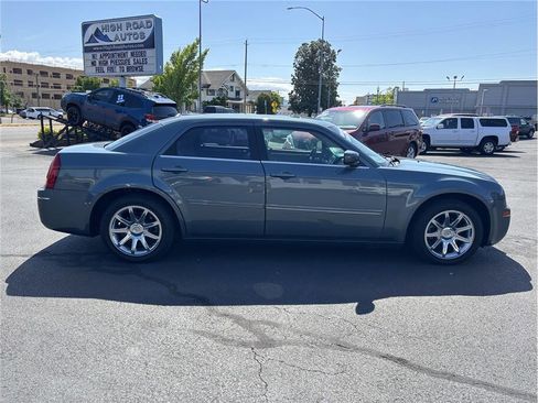 Used 2005 Chrysler 300 Touring RWD image 6