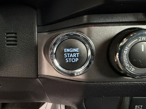 Used 2022 Toyota Tacoma TRD Sport image 19