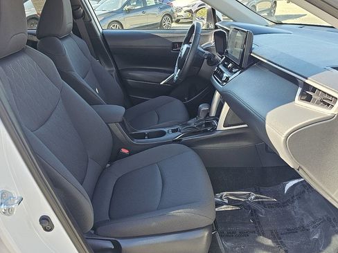 Used 2024 Toyota Corolla Cross LE w/ Moonroof Package image 18