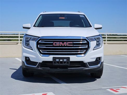 Used 2024 GMC Terrain SLT image 2