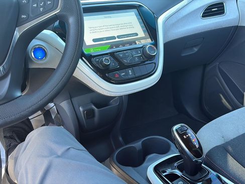 Used 2020 Chevrolet Bolt LT image 19