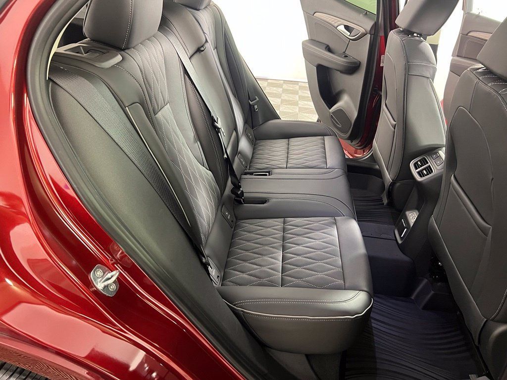 Certified 2023 Buick Envision Avenir AWD/4WD image 13