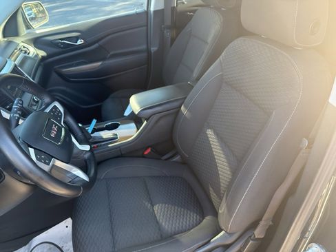 Used 2019 GMC Acadia SLE image 14