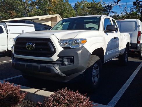 Used 2023 Toyota Tacoma SR image 3