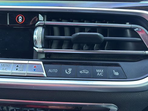 Used 2019 BMW X5 xDrive50i w/ M Sport Package image 30