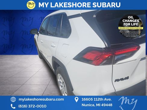Used 2019 Toyota RAV4 LE w/ Carpet Mat Package image 7