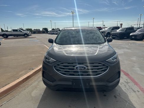 Used 2019 Ford Edge SE FWD image 2