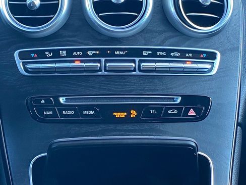 Used 2018 Mercedes-Benz GLC 300 4MATIC image 10