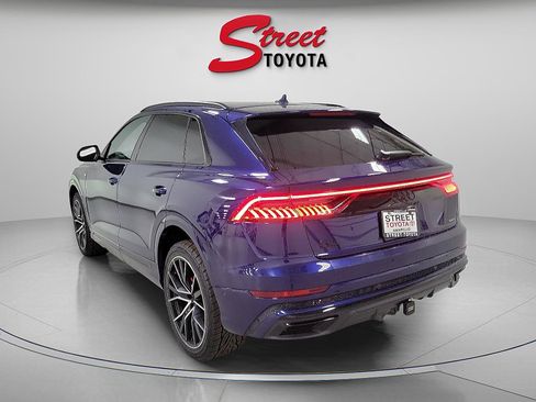 Used 2021 Audi Q8 Premium Plus w/ Premium Plus Package image 2