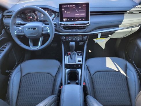 New 2026 Jeep Compass Latitude image 18