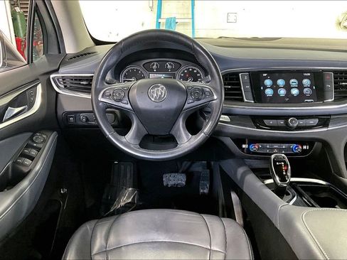 Used 2018 Buick Enclave Essence image 17