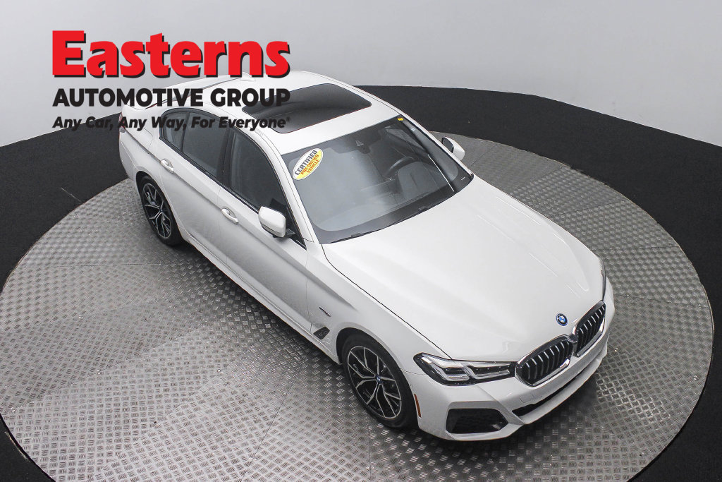 Used 2023 BMW 530e w/ M Sport Package RWD image 4
