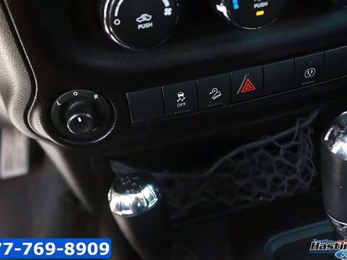 Used 2016 Jeep Wrangler Unlimited Sahara AWD/4WD image 20