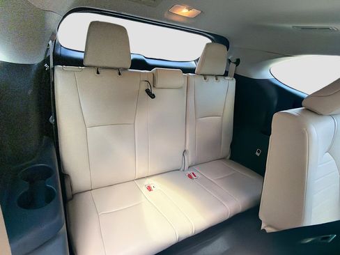 Used 2021 Toyota Highlander XLE FWD image 30