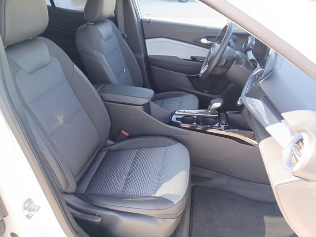 Used 2025 Chevrolet Trax LT w/ Driver Confidence Package FWD image 26