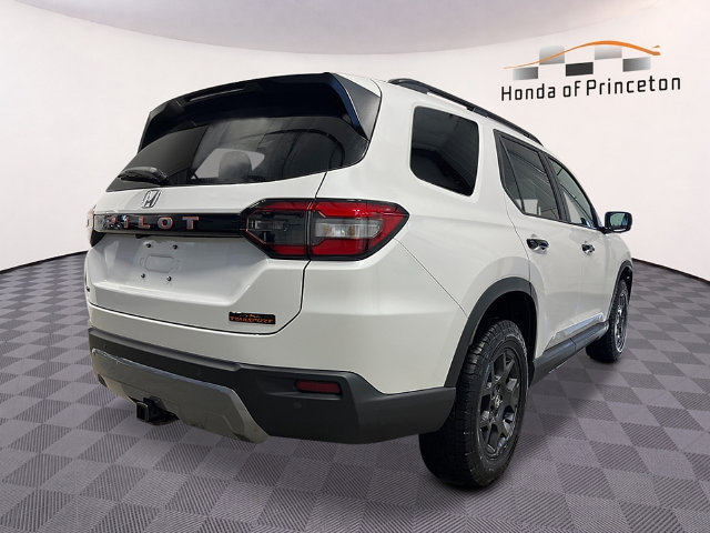 New 2026 Honda Pilot TrailSport image 3