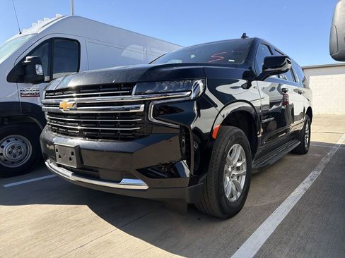 Used 2024 Chevrolet Suburban LT image 1