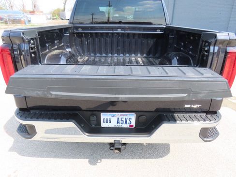 Used 2025 GMC Sierra 1500 SLT AWD/4WD image 14
