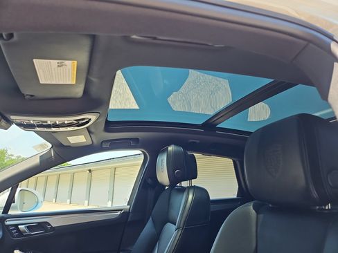 Certified 2026 Porsche Macan AWD/4WD image 16