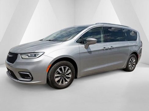 Used 2021 Chrysler Pacifica Touring-L image 3