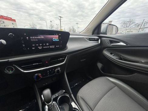 Used 2025 Buick Encore GX Preferred image 35