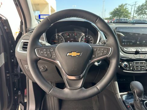 Used 2024 Chevrolet Equinox Premier FWD image 11