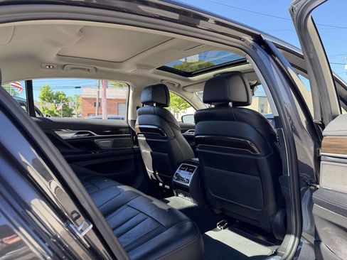 Used 2022 BMW 740i xDrive AWD/4WD image 16