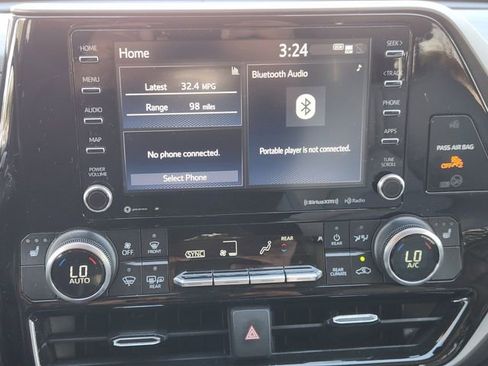 Used 2022 Toyota Highlander XLE image 14