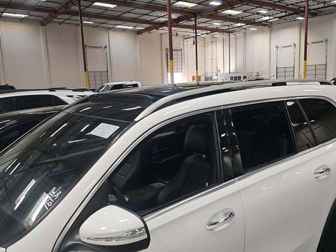 Used 2021 Mercedes-Benz GLS 450 4MATIC image 21