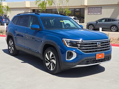 Used 2025 Volkswagen Atlas SE FWD image 2