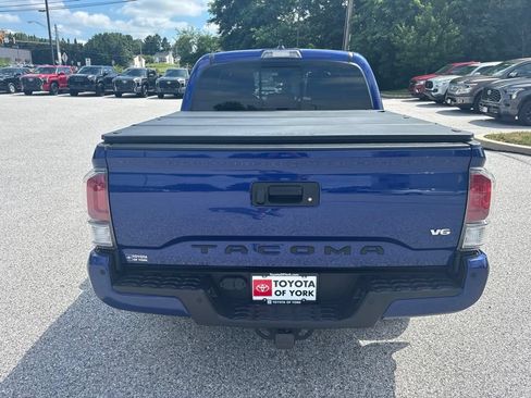 Used 2022 Toyota Tacoma TRD Sport w/ Technology Package AWD/4WD image 4