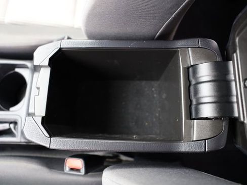 Used 2015 Toyota RAV4 LE AWD/4WD image 26