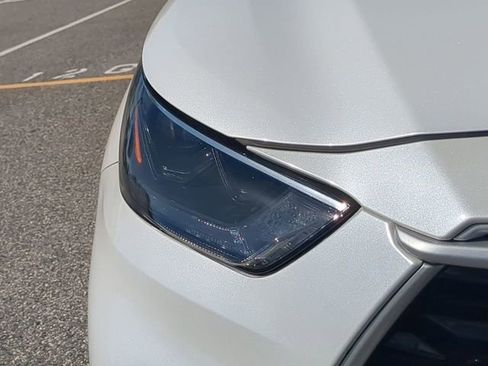 Certified 2024 Toyota Highlander XLE image 10