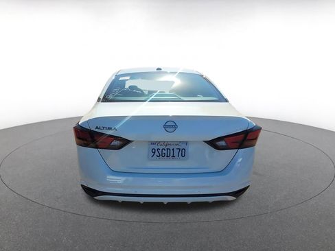 Used 2025 Nissan Altima 2.5 SV image 6