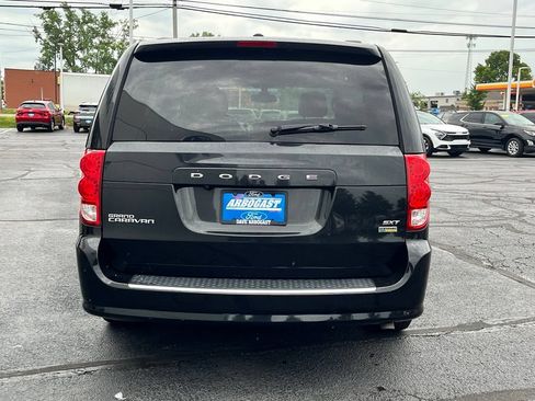 Used 2019 Dodge Grand Caravan SXT FWD image 5