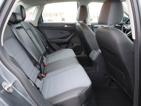 Used 2025 Volkswagen Jetta SE w/ Sunroof Package image 17